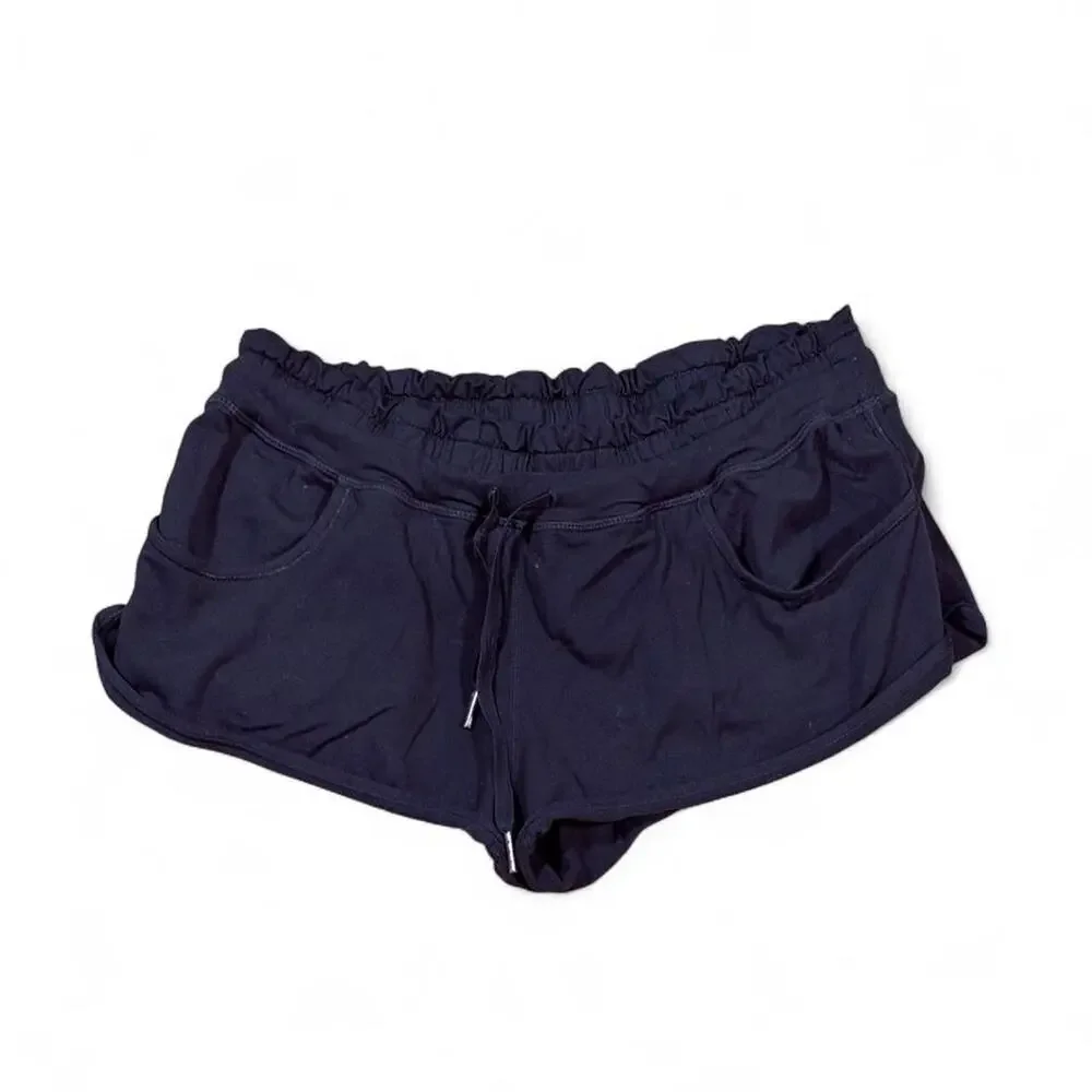 Lululemon women's black shorty shorts size 8